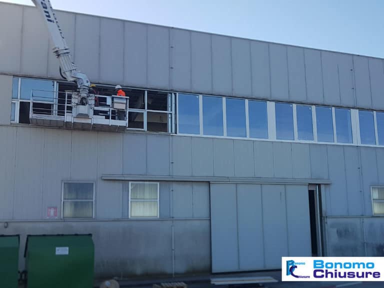 Installazione serramenti in alluminio pvc uffici industriali provincia milano