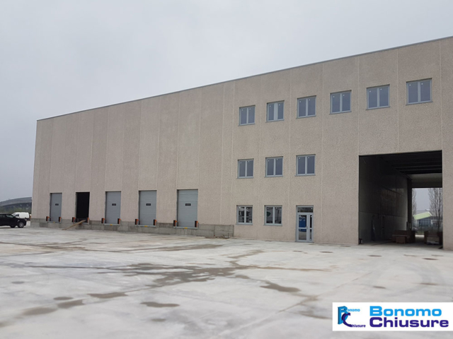Serramenti e infissi in pvc alluminio in capannone industriale provincia milano monza brianza