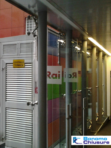 Fornitura installazione serramenti rai palazzina